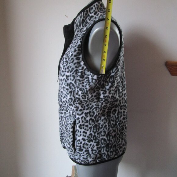Black white leopard print vest. Fleece, reversable, zipup w pockets. Laura Scott - Picture 4 of 15